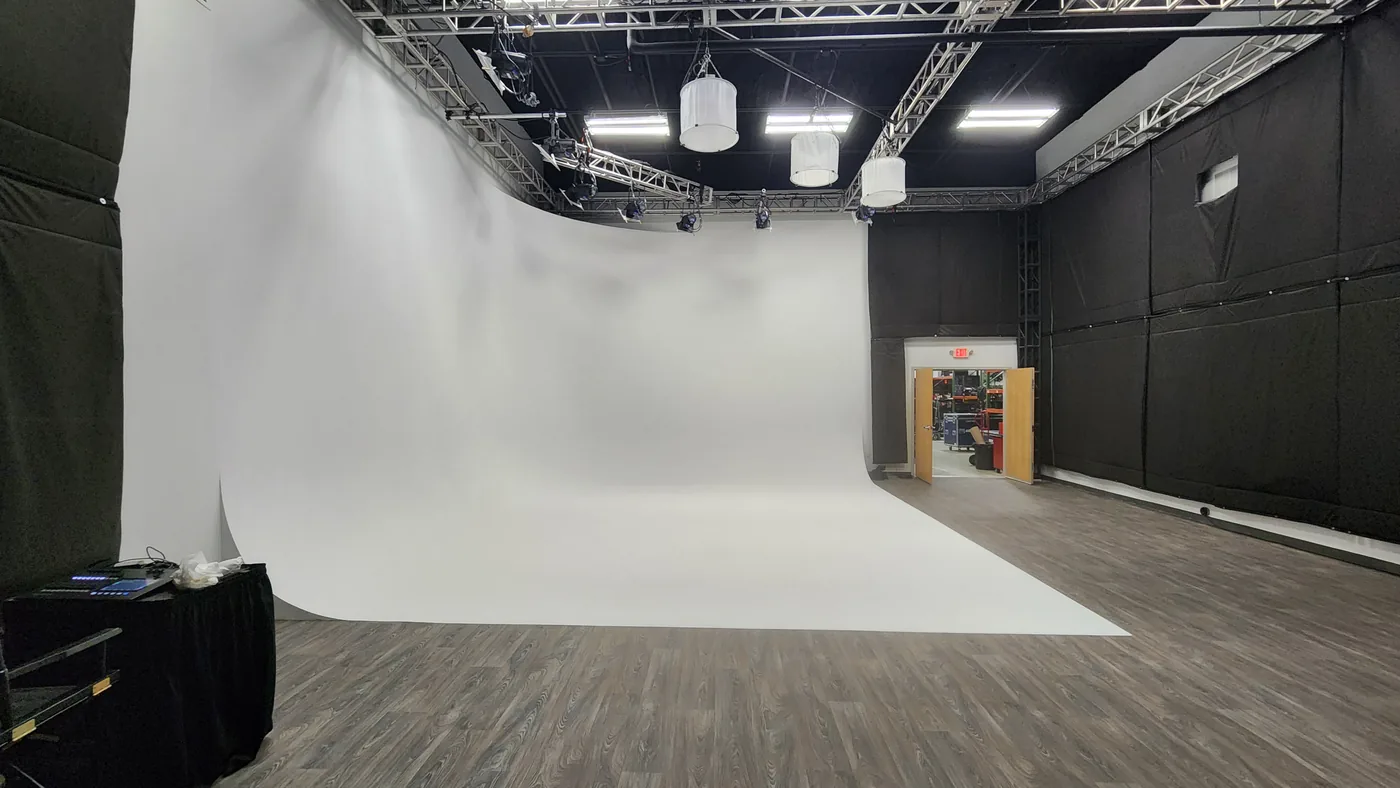 Curved cyclorama floor sweep on the Stagedge studio stage, lit for a continuous white background